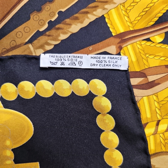HERMES Carre 90 / 100% silk scarf - Picture 6 of 7